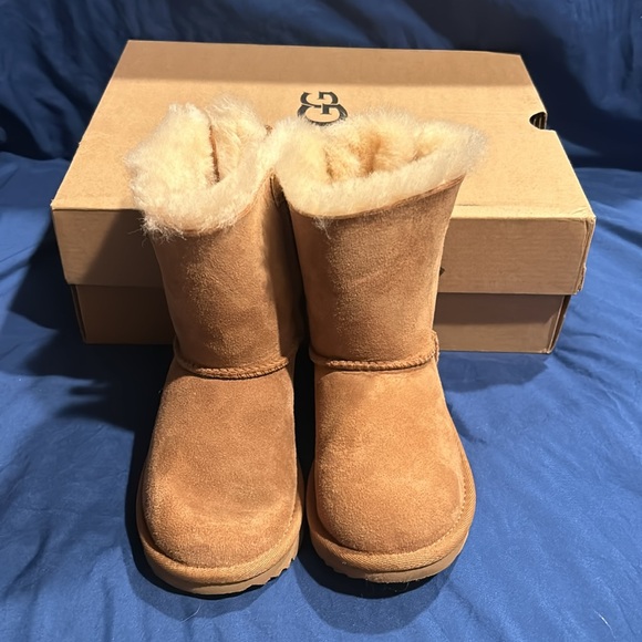 UGG- Bailey Bow II, CHE, 6, 11 toddler QS - Picture 2 of 6